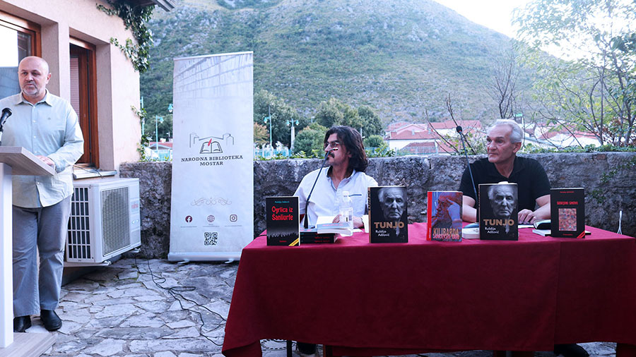 Mostarci uživali u književnoj večeri sa Ruždijom Adžovićem